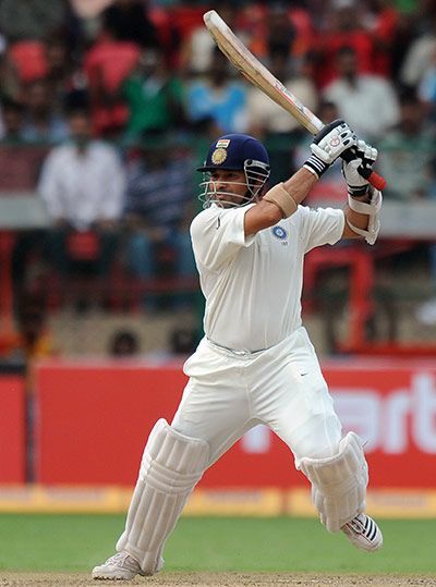 What sport is more popular : Cricket or baseball?