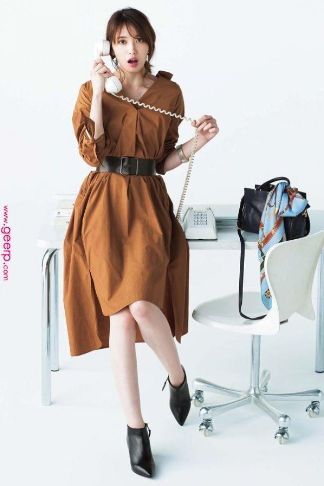 Which do you think is the best for a woman: being an independent career working woman or a traditional housewife and why?