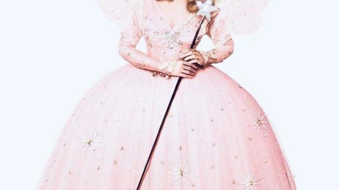 “Good Witch of the North” for Halloween. Is this a good costume, as long as I don’t have to get on a bus 😁?