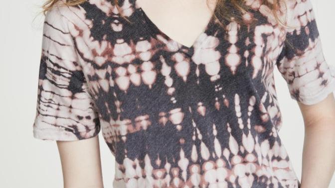 What do men think of women who enjoy wearing tie-dye tees?