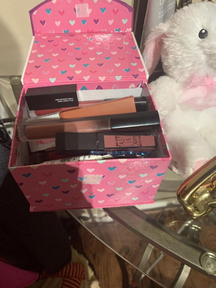 Am I a lipstick crackhead/ addict/hoarder😂? In other words do I have a lipstick problem?