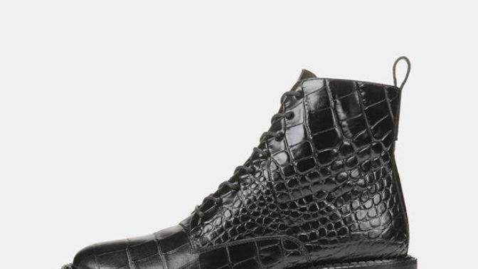 What do men think of women who wear combat boots?