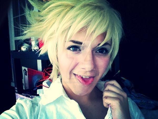 Guys, do you prefer a simple minded girl or a more intelligent complex minded one? Girls, which are you?