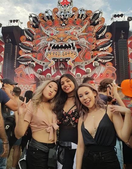 Guys, would you date a woman that likes to party?