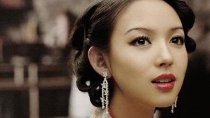 Do you wear heavy makeup to a wedding reception or any special events?