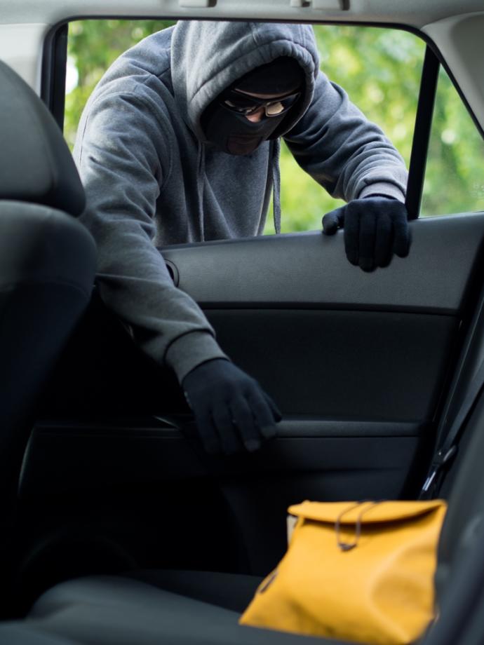 Girls, have you ever had your purse stolen? ... did they snatch if right out of your hands, out of your car or did you lay it down somewhere?