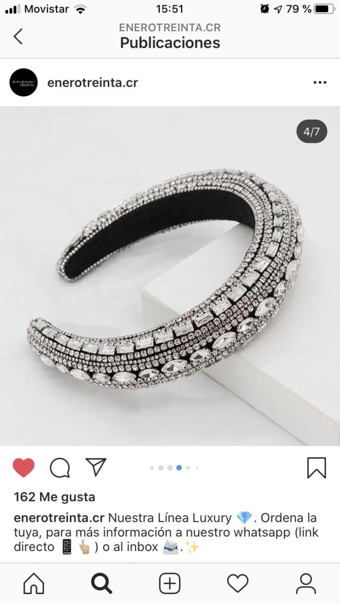Which hair accessory is prettier?