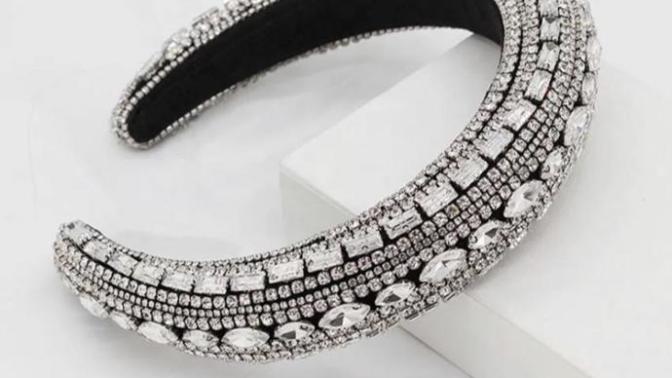 Which hair accessory is prettier?