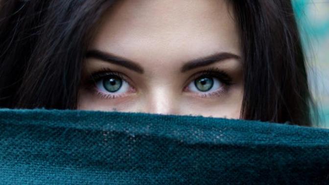 How do you reassure an insecure partner?