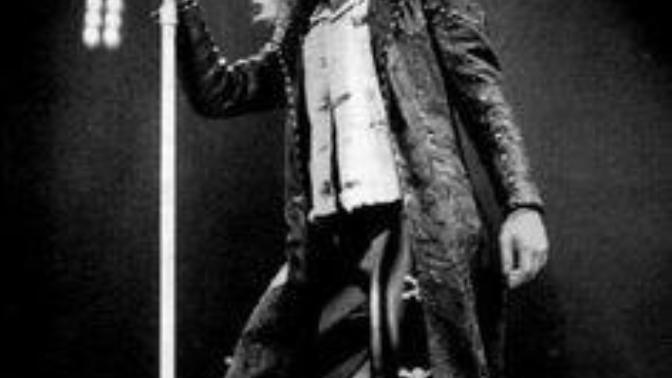 Why do rockstars (or popstars) look to the side after Singing their part?