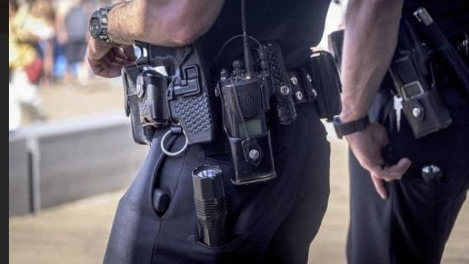 Guys, Do you like/dislike carrying things in your belt/pocket?