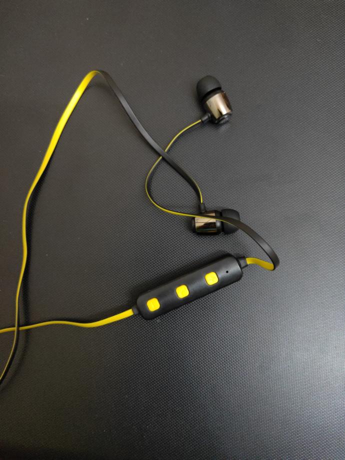 Do these noise cancelling earphones not work for other people as well? It just doesnt go inside my ears?