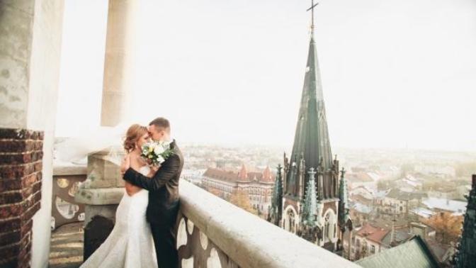 What are some economical destination wedding cities for gathering of 50 people? And approx cost?