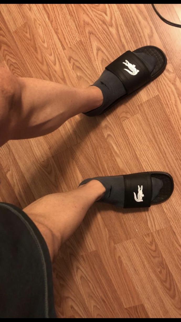 Slides: 🧦 vs. 🦶🏻?