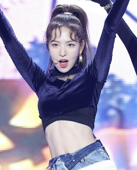 Do you prefer girls with flat stomachs or small abs?
