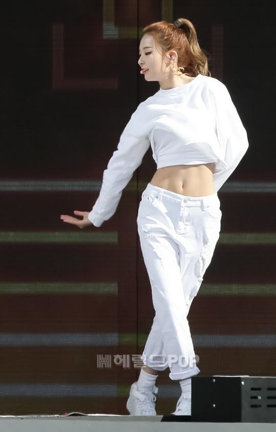 Do you prefer girls with flat stomachs or small abs??
