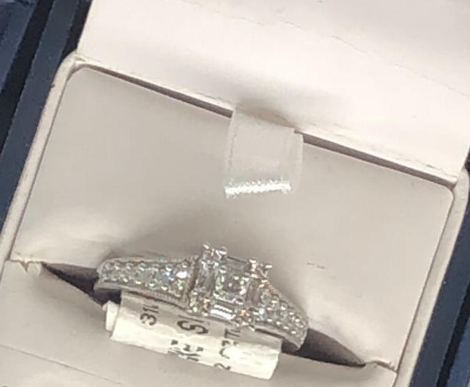 Is this a nice engagement ring?