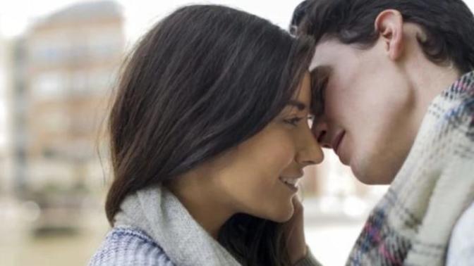 Guys, if a girl doesn't kiss you on first date, does it make you more attracted to her?