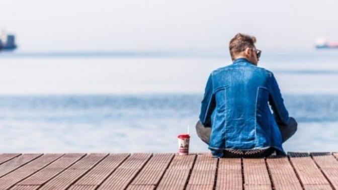 Dating someone that has no friends - Good or bad idea?