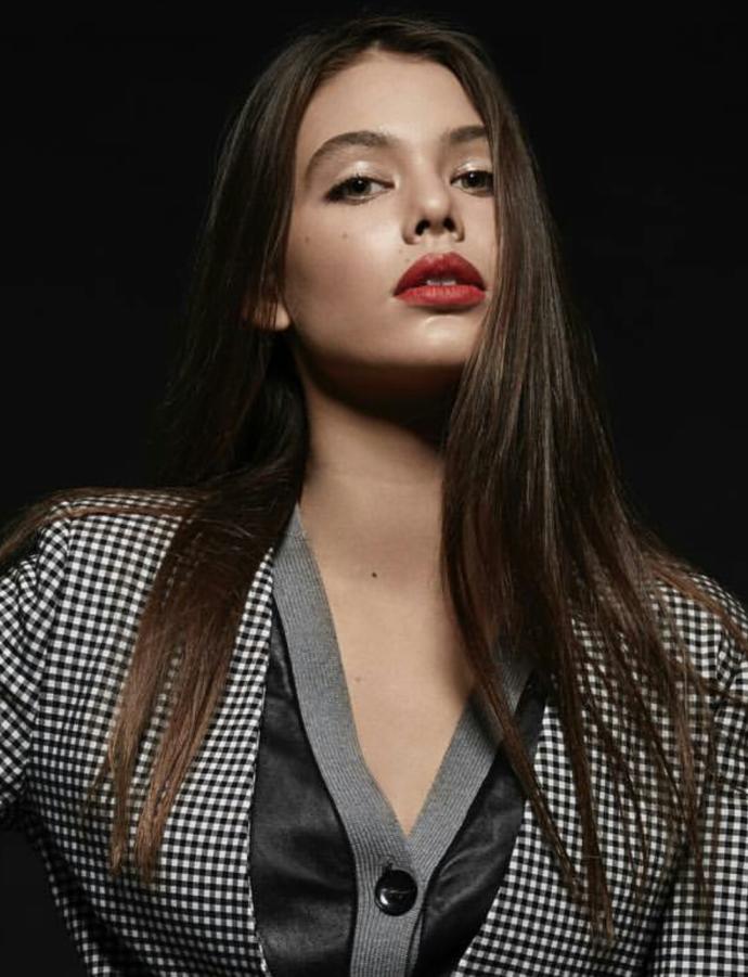 which red lipped pretty girl is more beautiful?