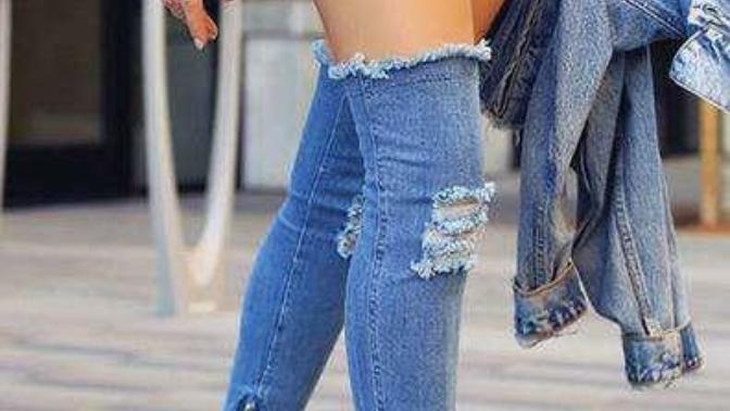 What is the weird fashion trend that is being followed these days?