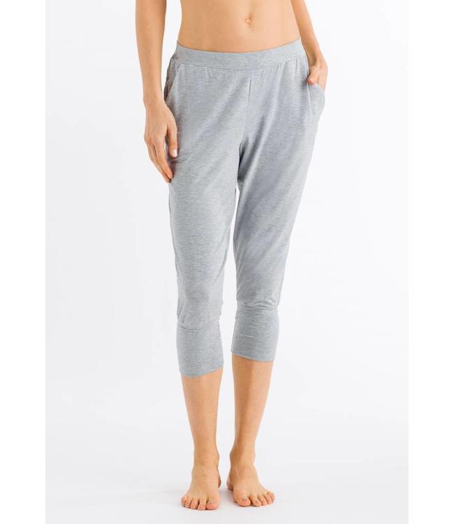 Girls, favorite style / feature of yoga pants, any you’d recommend?