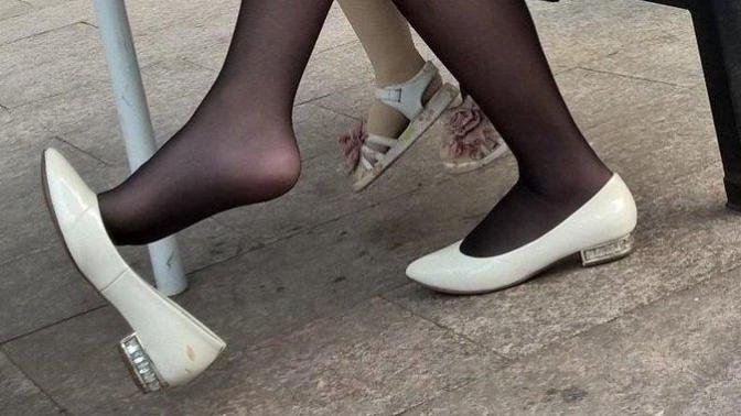 Girls, Questions for the girls out there who play and dangle with their shoe?