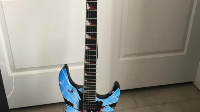 Girls: Decide my guitars fate! Should I keep it or burn it in tonight bonfire and take pics?