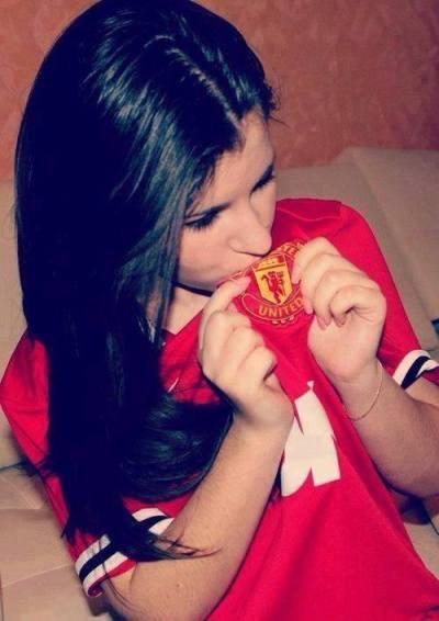 Guys, Do you find it hot when a girl wears a jersey of your favorite sports team?