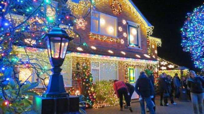 Do you like Christmas decorations lights?