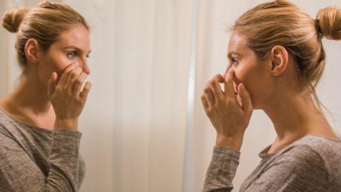 My girlfriend doesn't like the way she looks and no matter how much I tell her she does she won't accept it, what do I do?