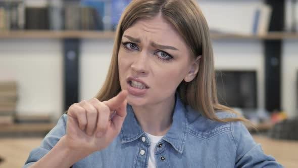 What unrealistic expectations do women often have about men when it comes to dating?