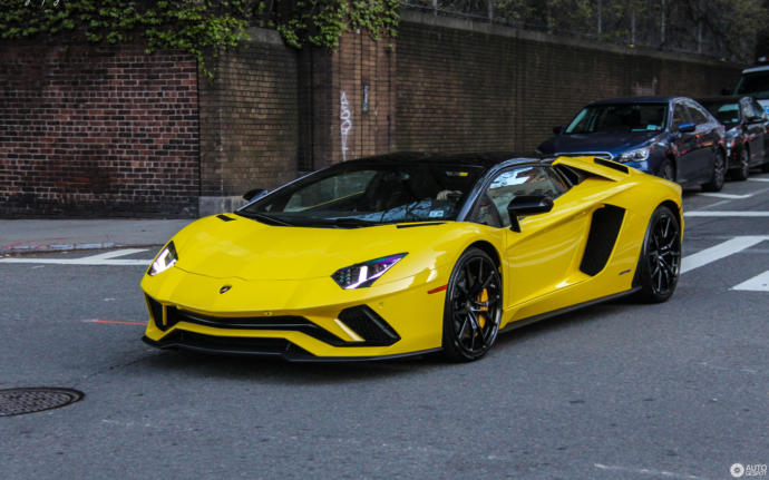 Lamborghini Aventador S Roadster Top speed 217 mph