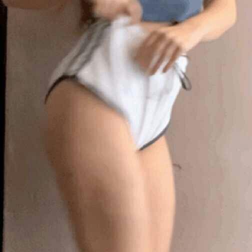 Do you prefer shorts or jea s?