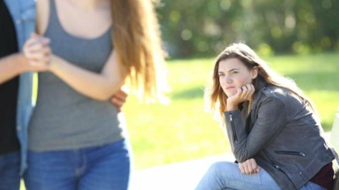 Is it normal to be in a relationship but still feel some pain at the sight of an ex?