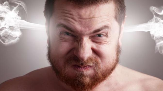 What unrealistic expectations do men often have about women when it comes to dating?
