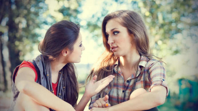Should I tell a girl that her boyfriend sexted me early in their relationship?