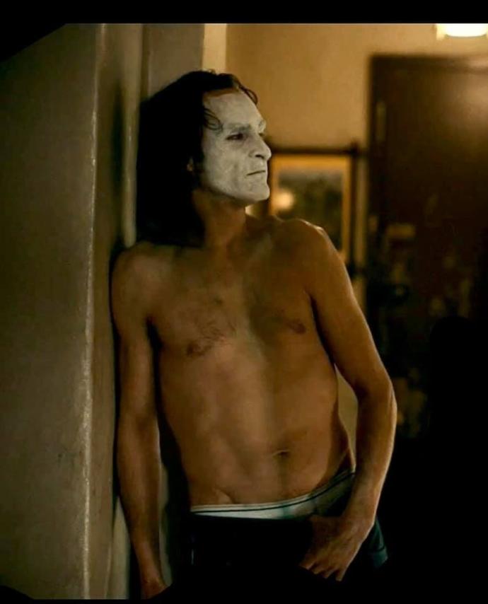 Is Joaquin Phoenix (the actor of joker) handsome?