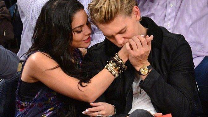 What does a kiss on the palm mean? And is the dating pace normal?