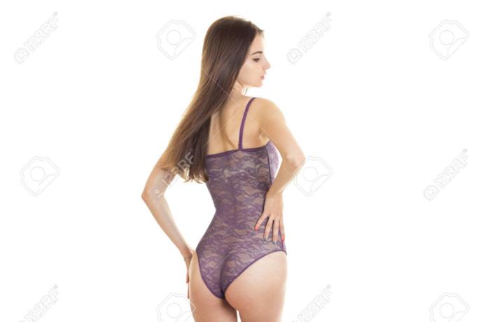 Do guys who walk up the stairs directly behind a girl check her ass out?