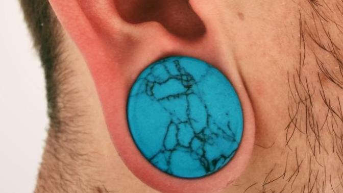 Can piercing/earring holes close completely?