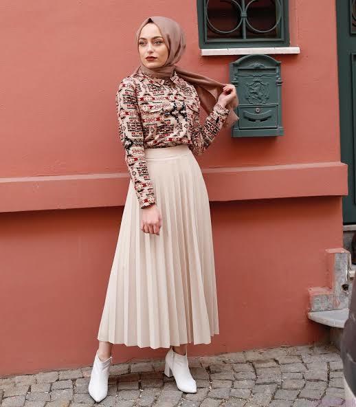 Which dress combination is more elegant?
