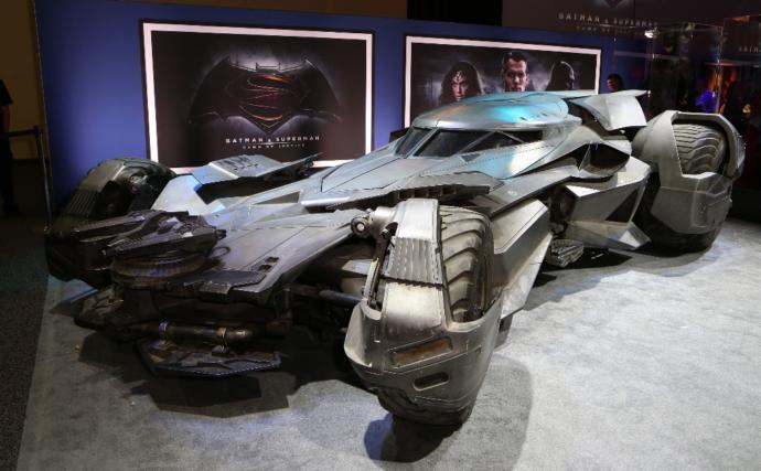 BATMAN V SUPERMAN Batmobile