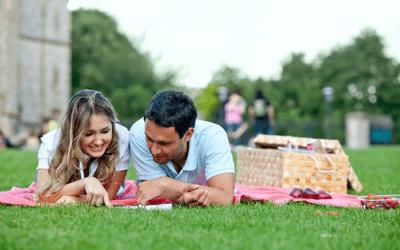 Is a picnic a good idea for a first date?
