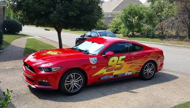 Dad surprises son by transforming car into Lightning McQueen