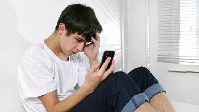 Who else feels worse after viewing social media (snapchat in particular)?