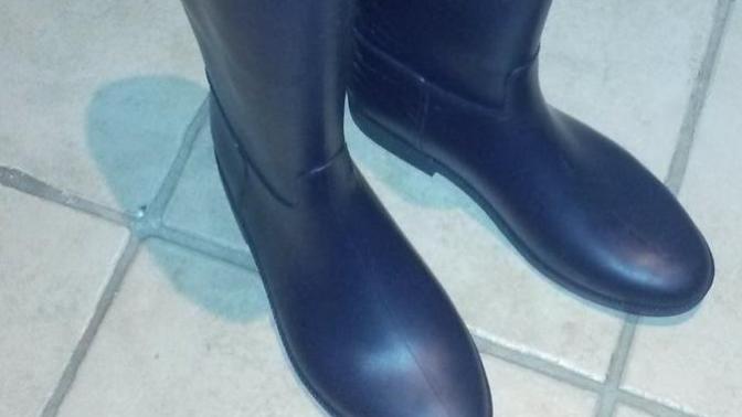 Wearing Wellies to school Do you think it looks silly?