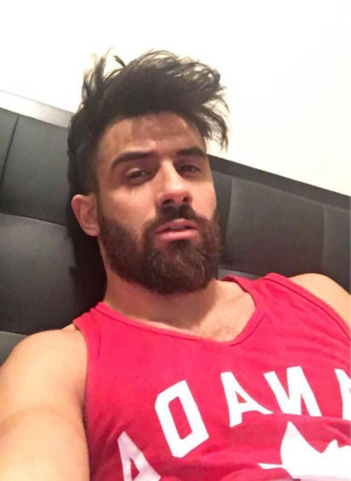 Rate how good looking he is outta 10?