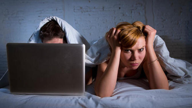 Would you date a work-a-holic?