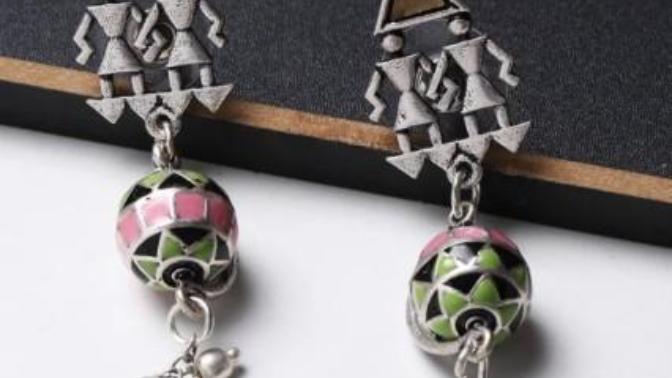 I gifted a girl a pair of earrings but she never wore them. What's really happening?